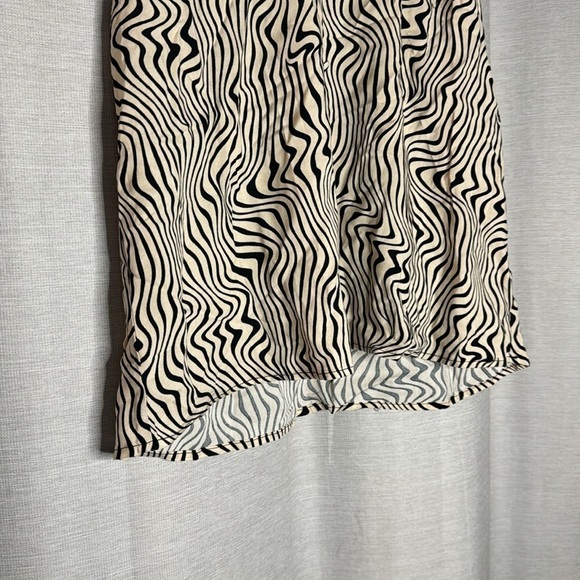 NO BOUNDARIES CREAM/BLACK SWIRL BUTTON TANK (S) - Picture 2 of 5